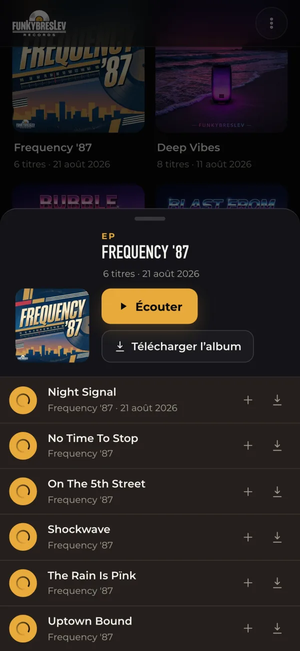 La fiche d’un album : la liste des titres, le bouton Écouter et le bouton Télécharger l’album.